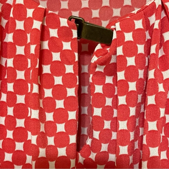 Worthington Red Sleeveless Blouse with Notched Collar - Picture 2 of 9